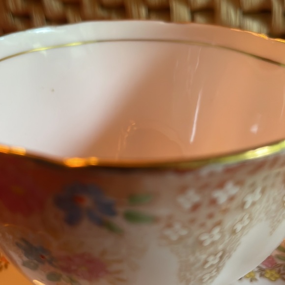 BEAUTIFUL ANTIQUE TUSCAN TEACUP AND SAUCER IN PINK & GOLD - Picture 7 of 12